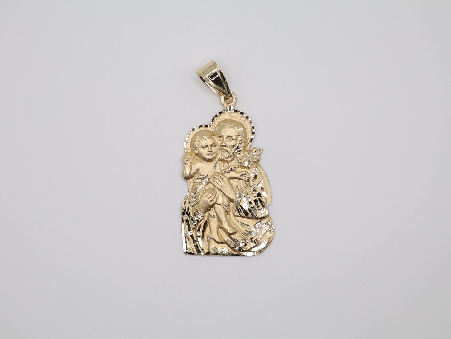 13.8g 2.62in, 32mm Saint Joseph & Baby Jesus Pendant