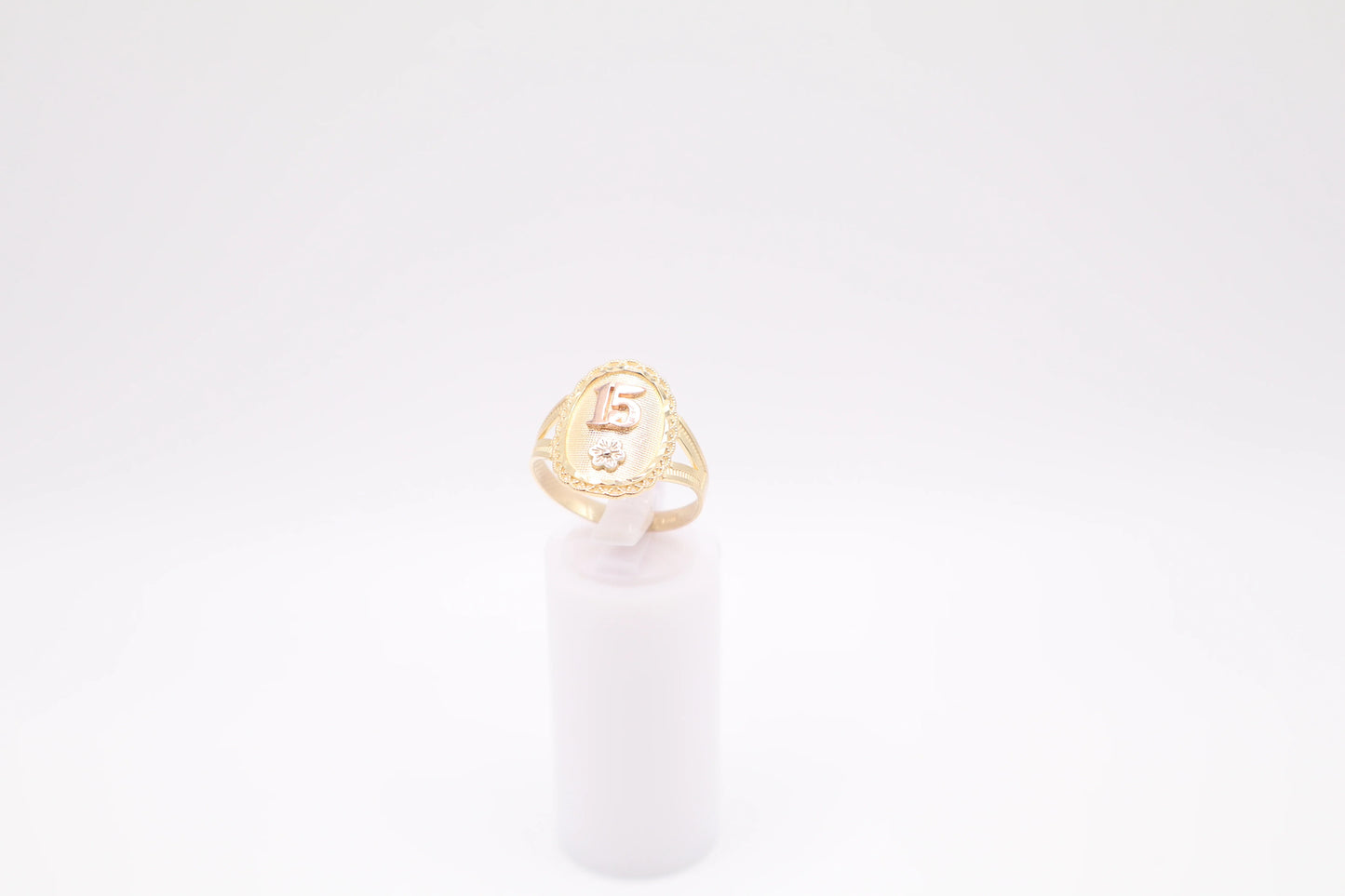 Size 8, 2.7mm Quinceanera Flower Ring