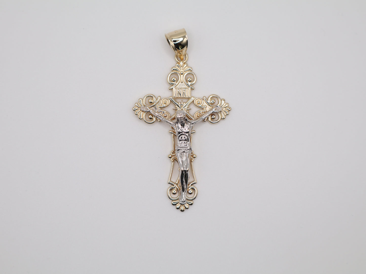 19.6g 3.12in, 42mm Christ on Cross Pendant