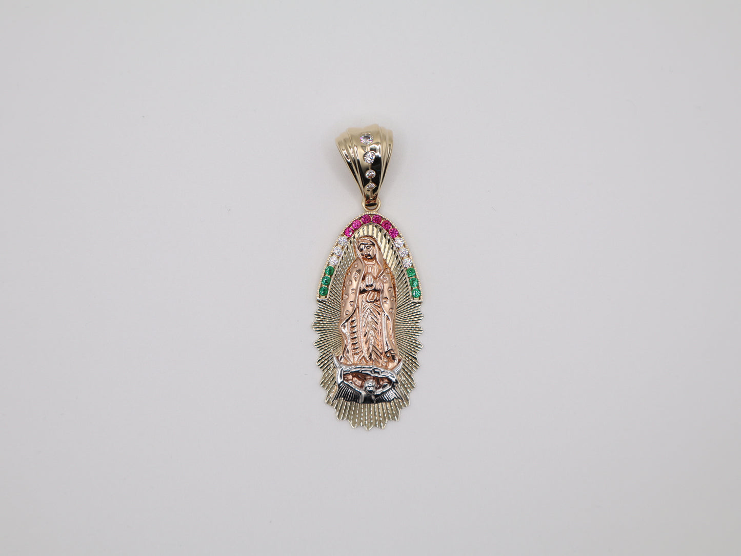15.7g 2.5in, 23mm Green, White, Red Virgin Mary Pendant