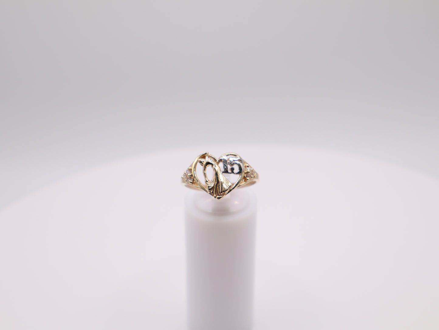 2.5g Size 8.75, 1.8mm Two-tone Quinceañera Ring