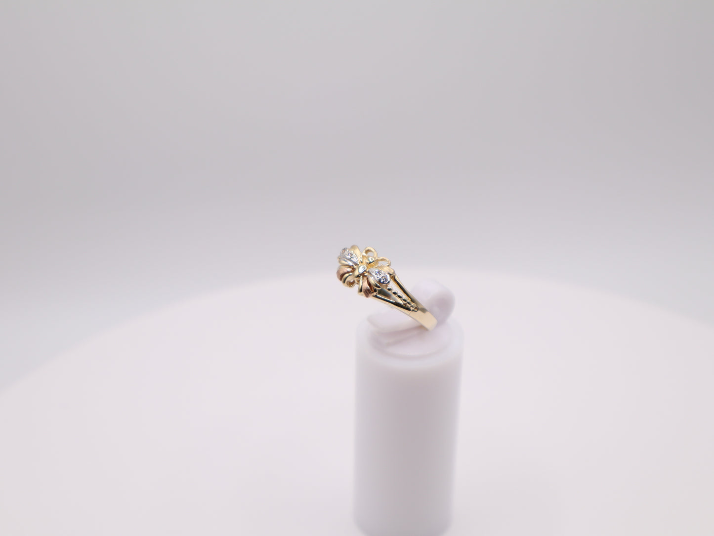 3g Size 7, 2.18mm Tri-Color Butterfly Ring