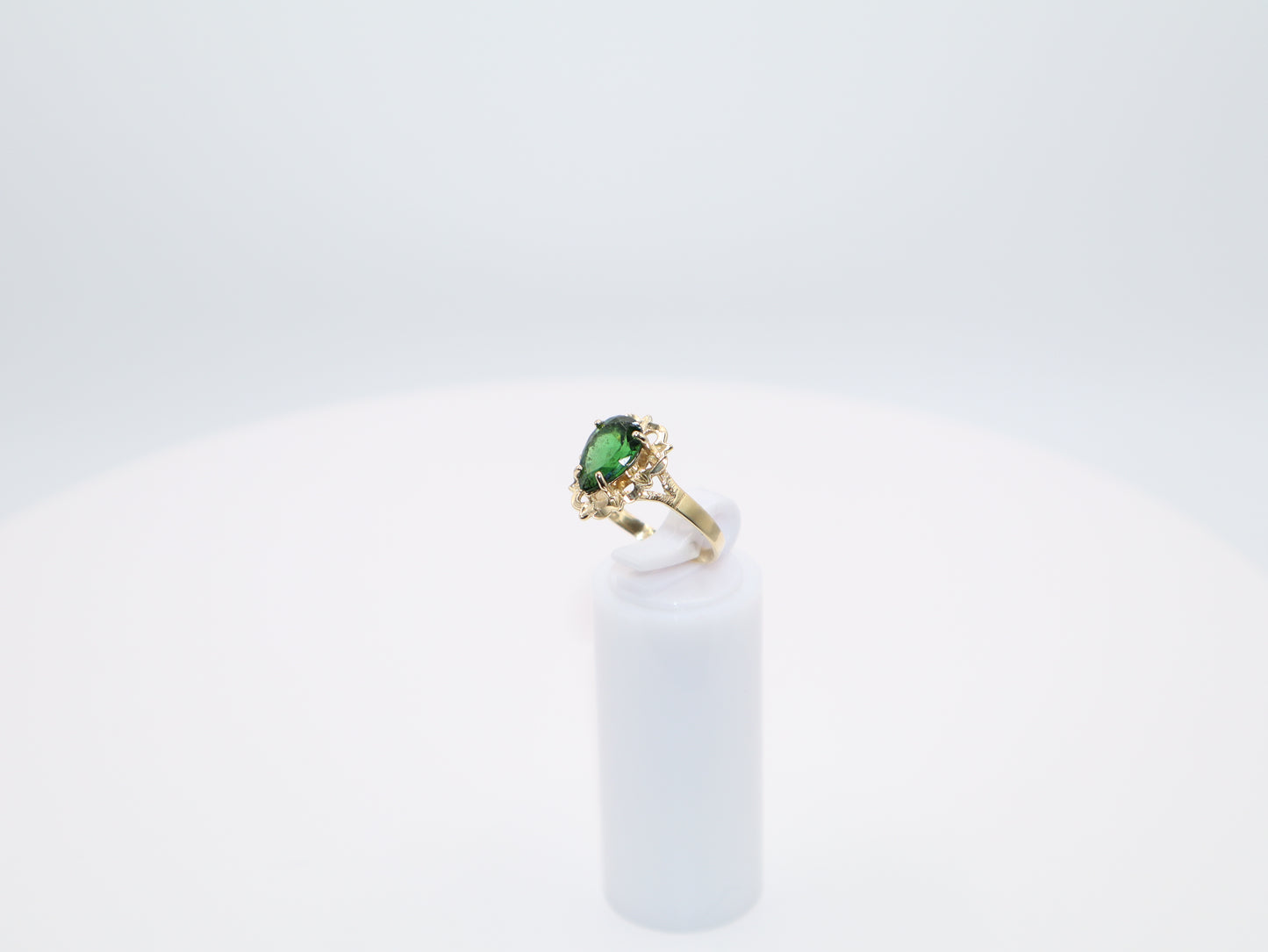 2.4g Size 7, 2.1mm Stone Ring