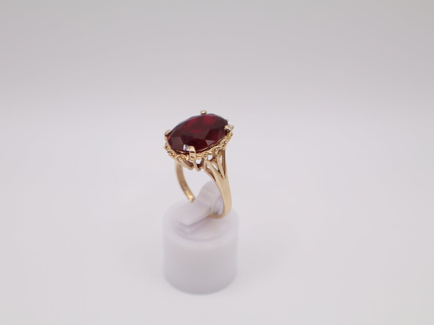 6.4g, 6.75 Ring Size, 19.9mm Dark Red Stone Ring