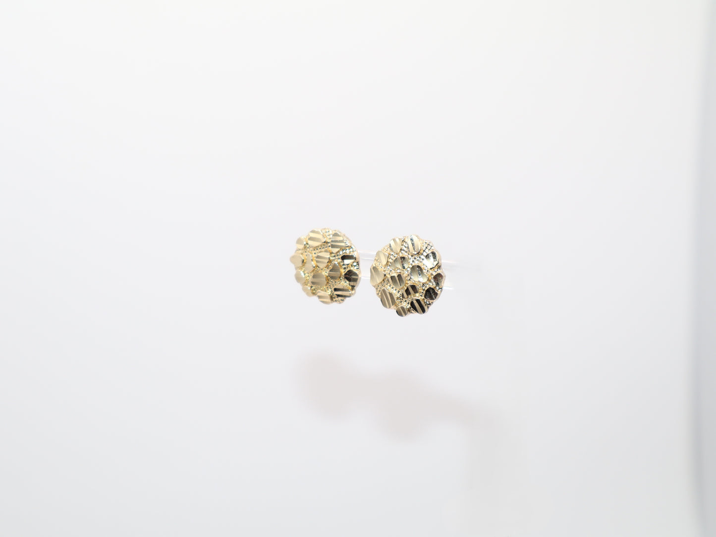 2.3g 0.5625in, 1mm Nugget Stud Earrings