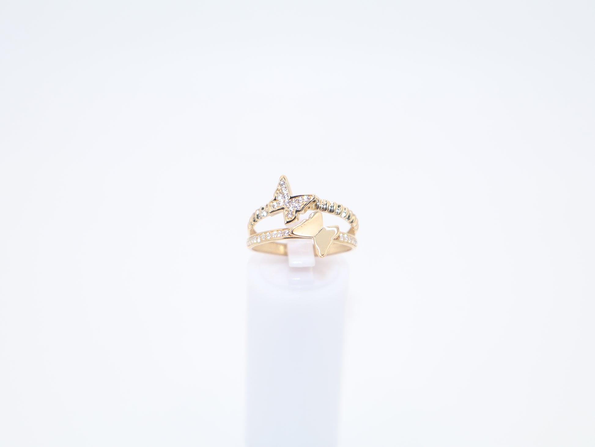 2.4g Size 8.25, 2.71mm White Stone Butterfly Ring