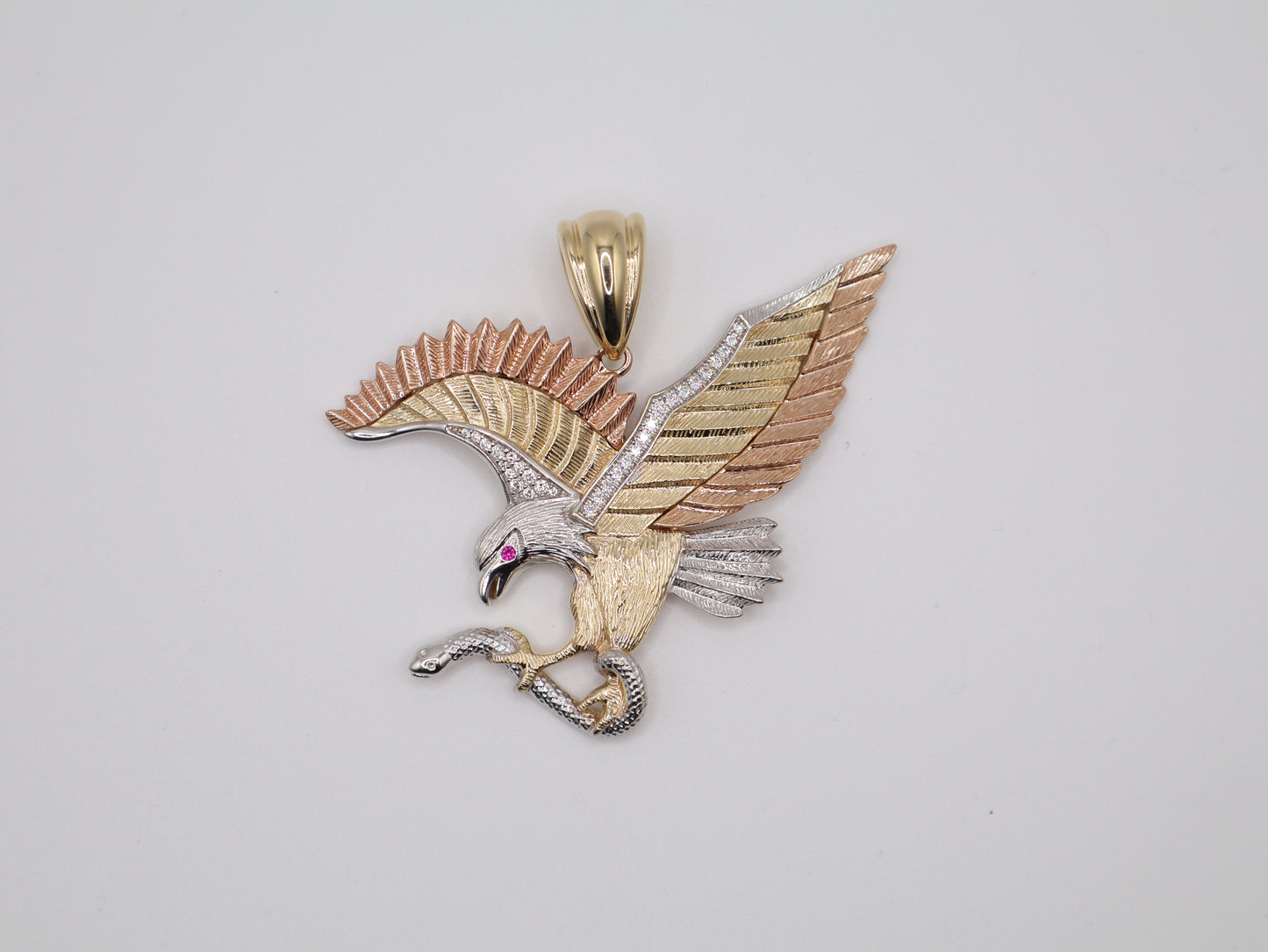 28.9g 2.5in 73mm Tri-Color Snake Eating Snake Pendant