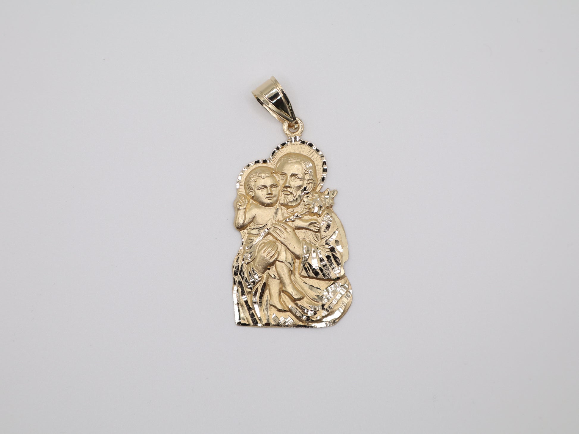 13.8g 2.62in, 32mm Saint Joseph & Baby Jesus Pendant