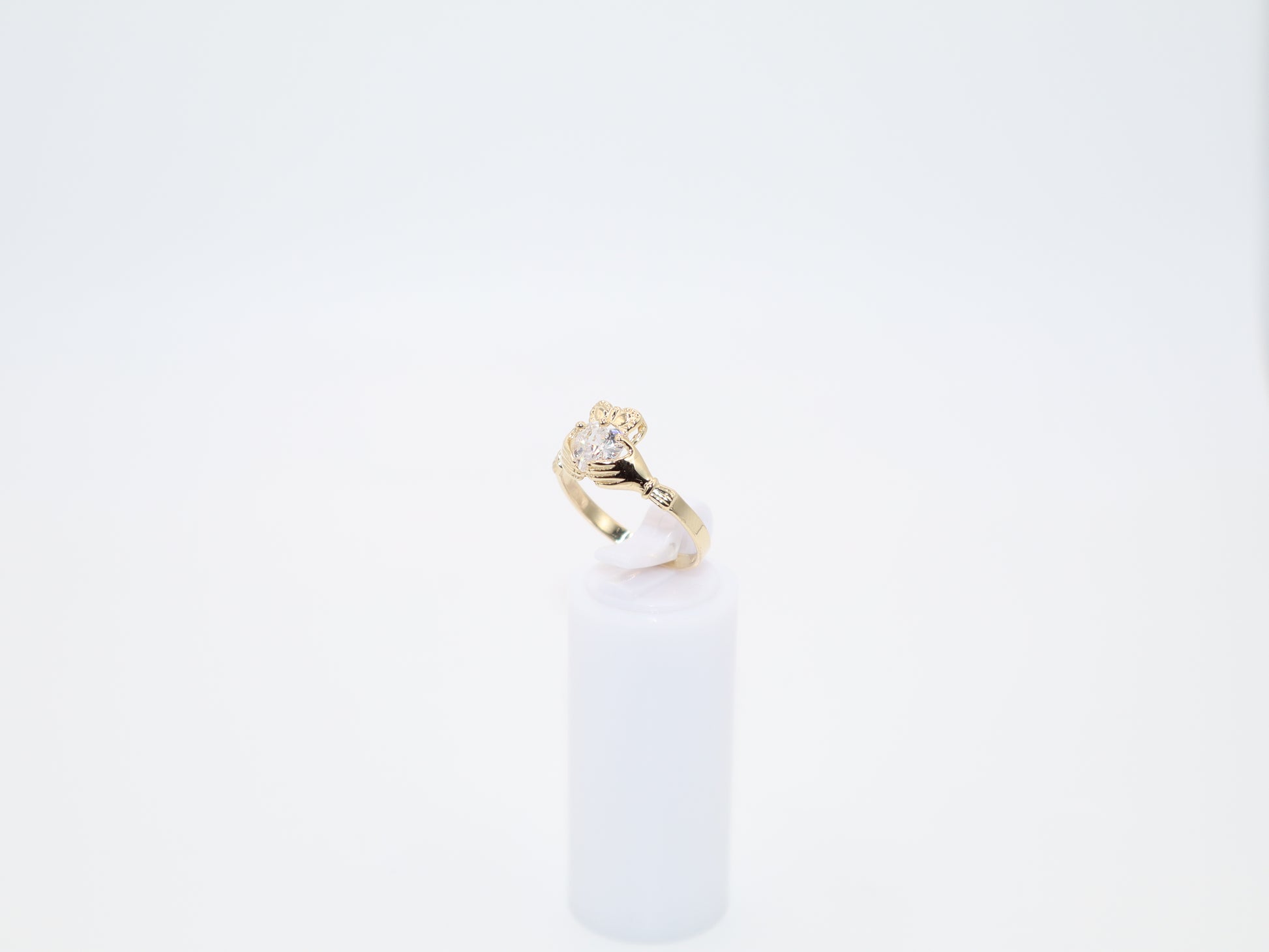 2.4g Size 7.75, 2.26mm Stone Bear Ring