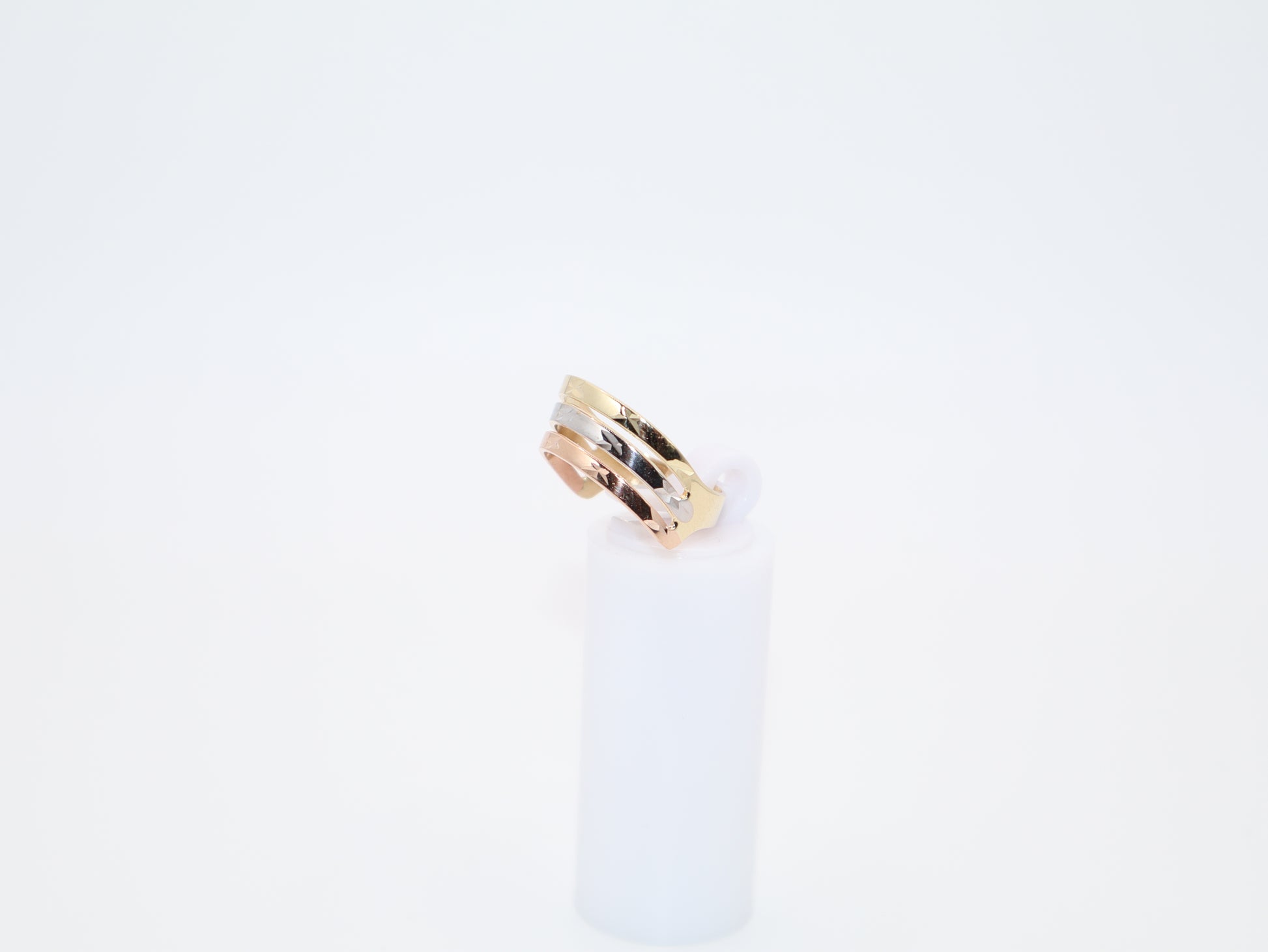 2.9g Size 8.5, 3.69mm Contemporary Ring