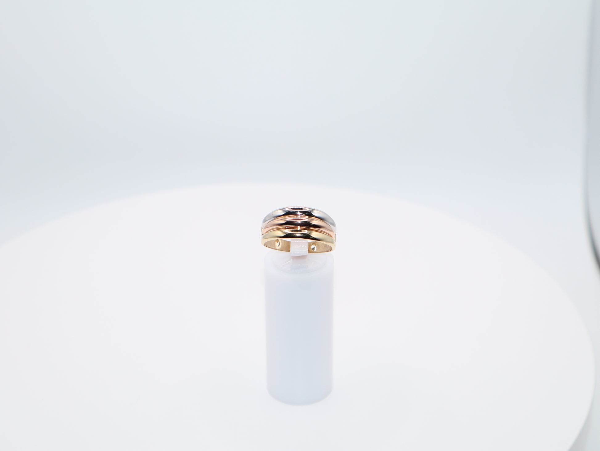 2.8g Size 8.25, 3.25mm Contemporary Ring