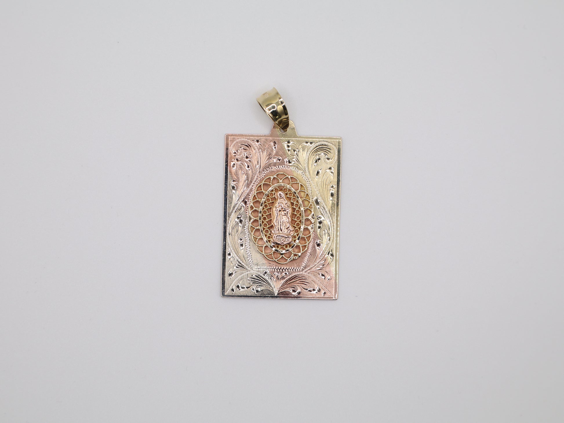 11.6g 2.37in, 33mm Tri-Color Virgin Mary Pendant