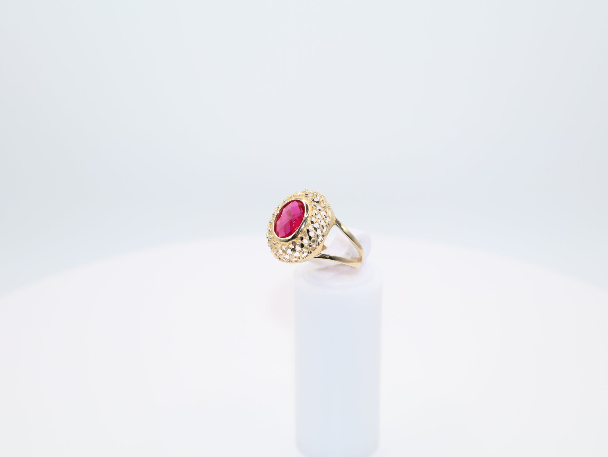 3.1g Size 7, 2.1mm Magenta Stone Ring