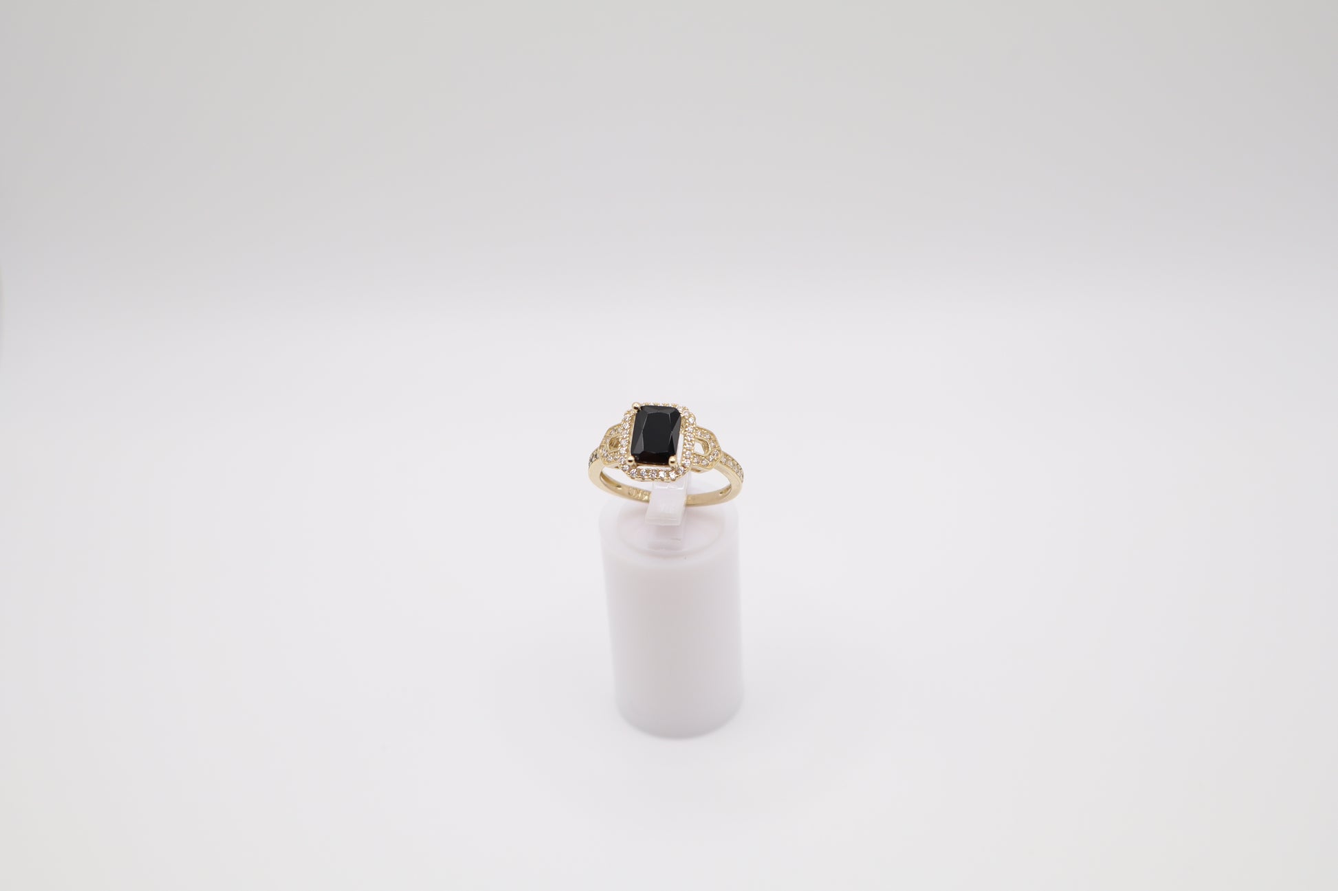Size 7.75, 1.9mm Black Stone Ring