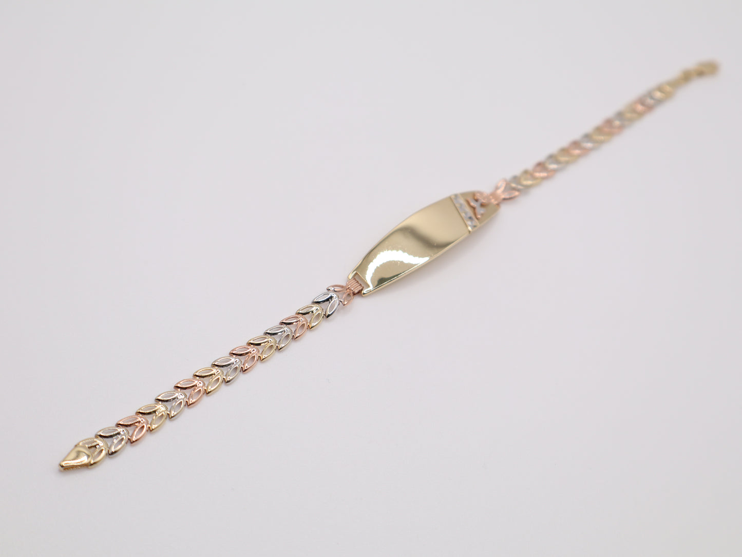 5.7g, 7.25in, 9.91mm Flower Plated Bracelet