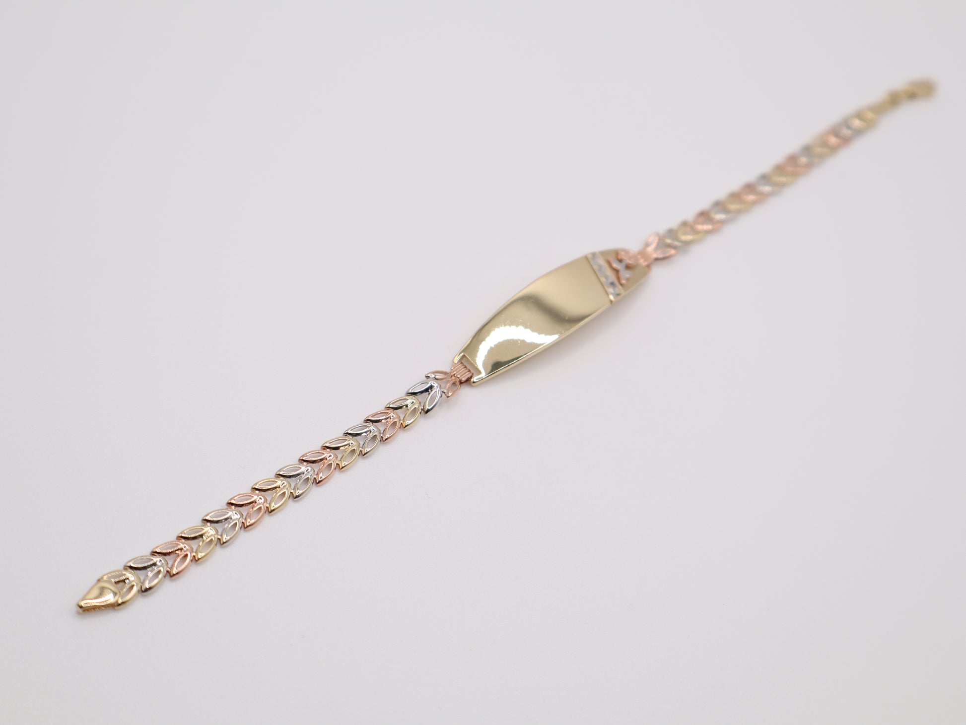 5.7g, 7.25in, 9.91mm Flower Plated Bracelet