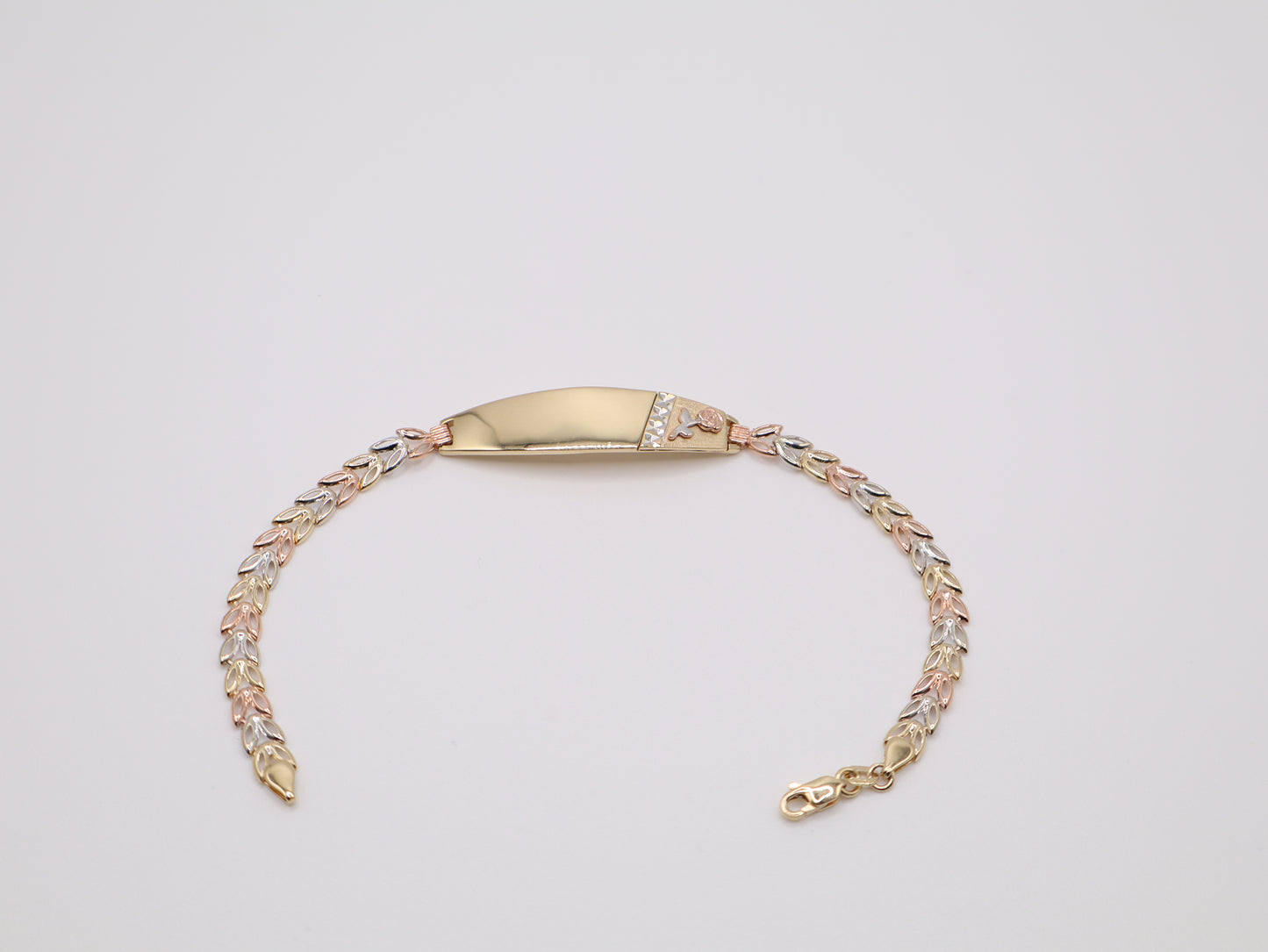 5.7g, 7.25in, 9.91mm Flower Plated Bracelet