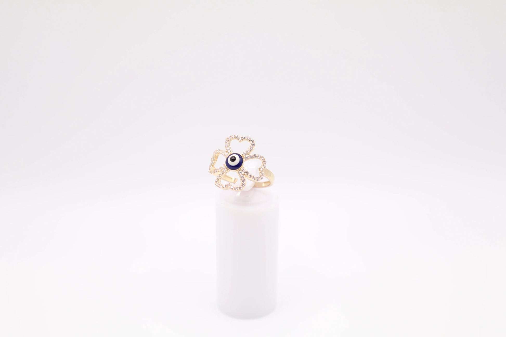 Size 7.5, 1.9mm Four-Leaf Clover Ring