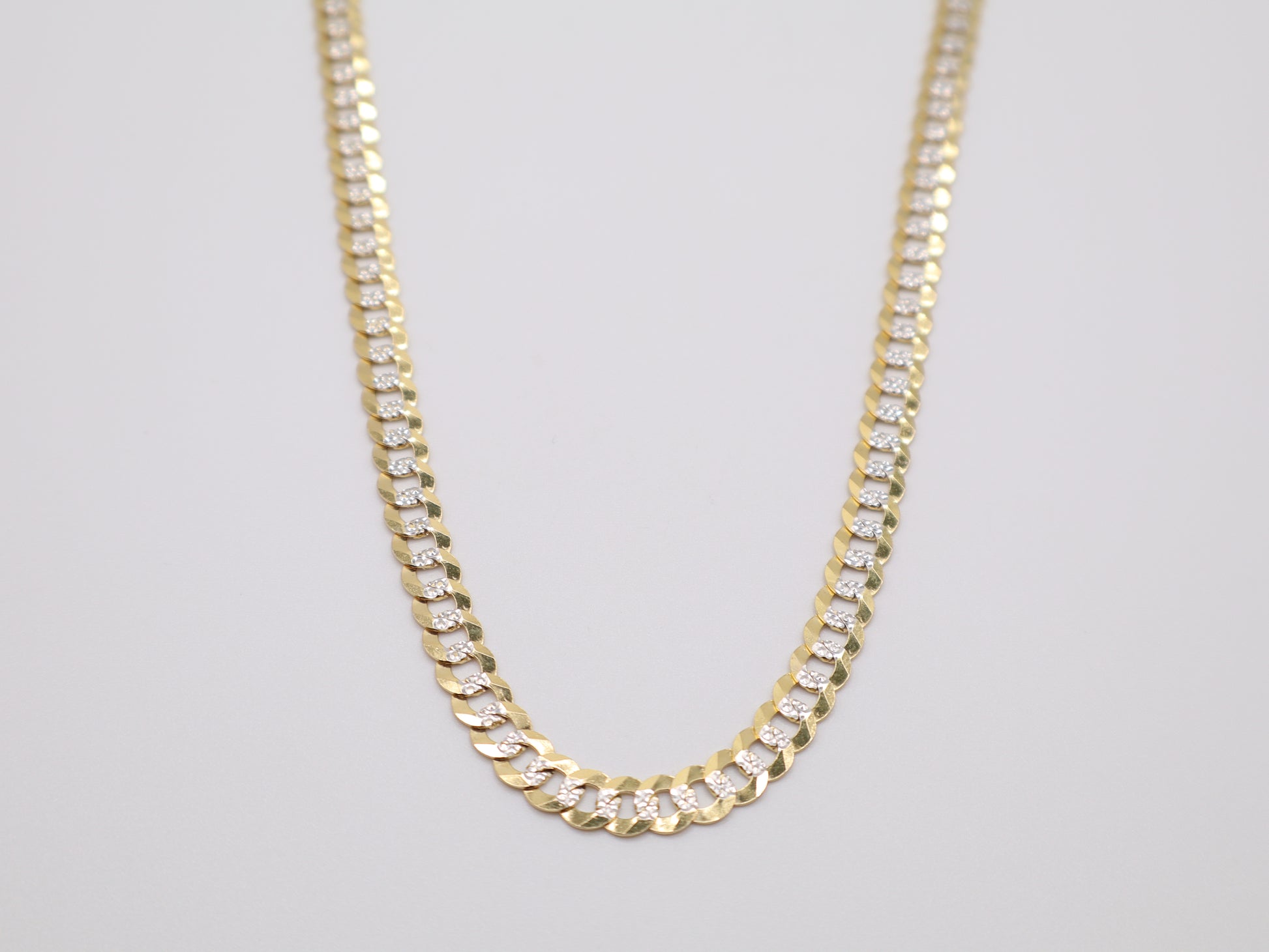 18.2g, 22in, 5.7mm Curb-Cuban Chain
