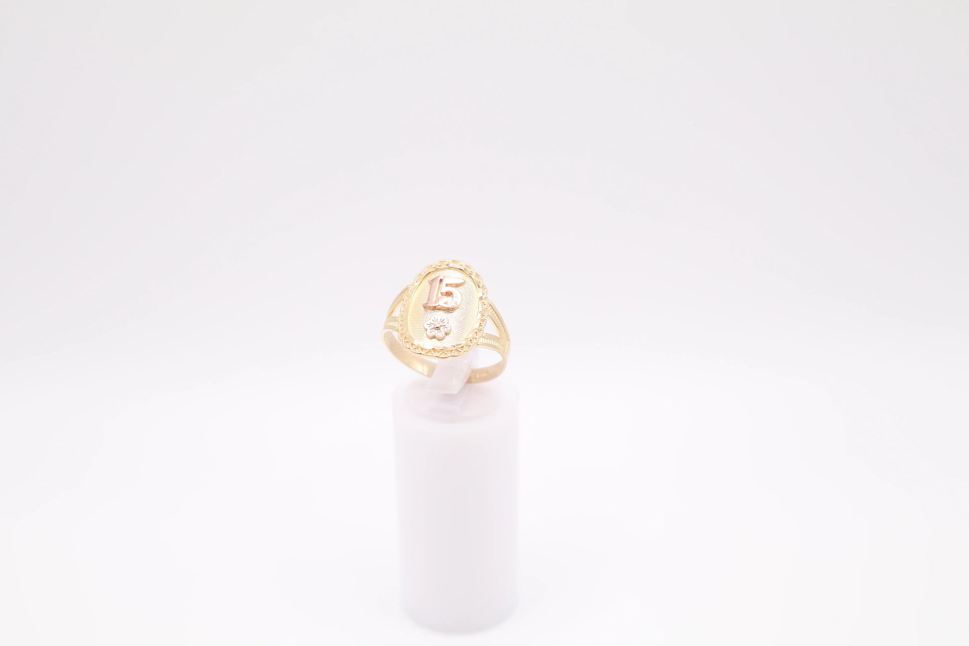 Size 8, 2.7mm Quinceanera Flower Ring