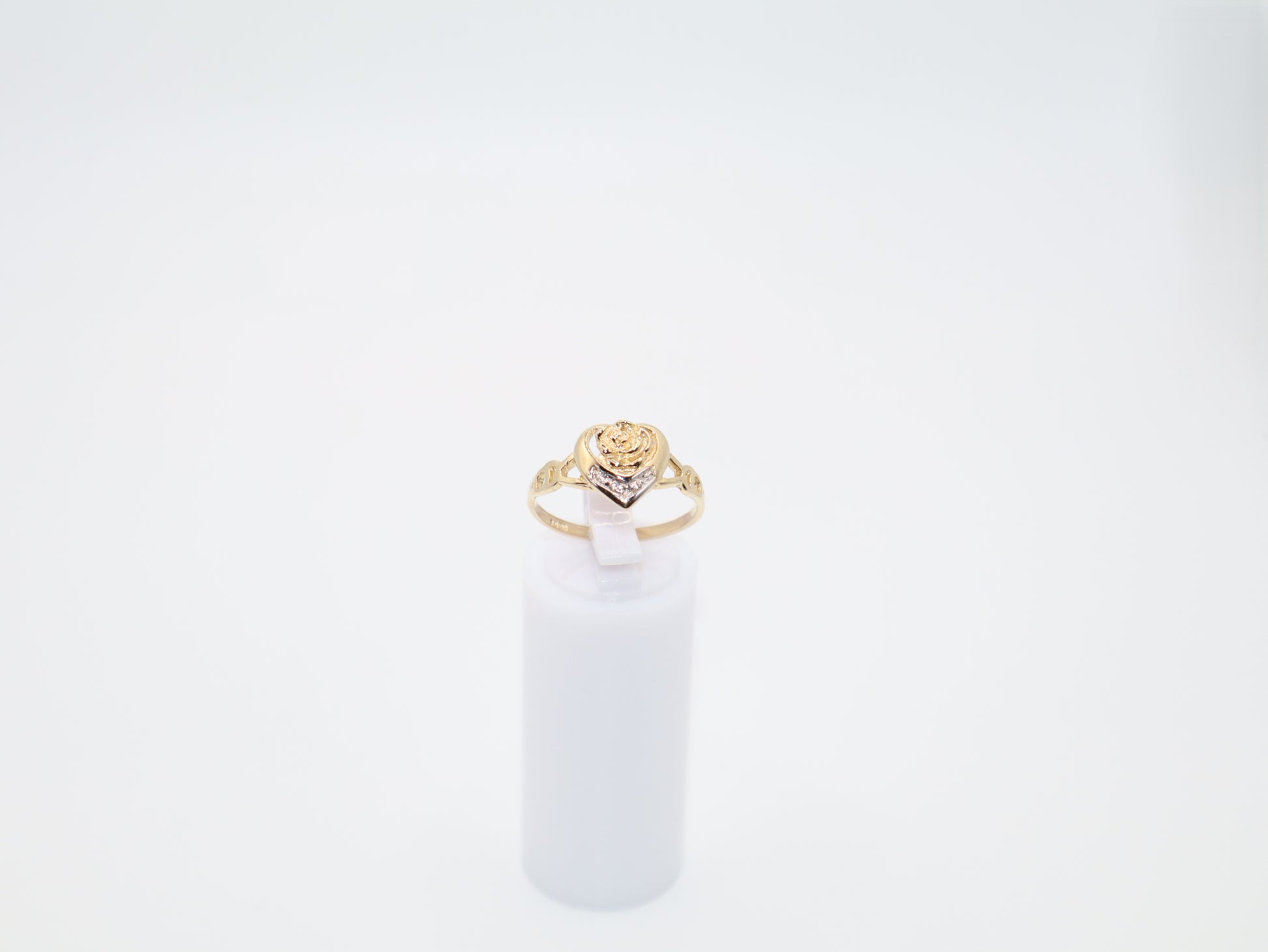 2.2g Size 7.5, 1.49mm Heart Ring