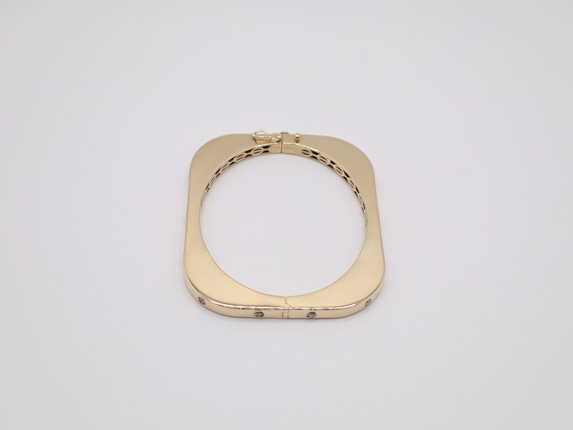 23.4g, 2.5in, 4.46mm Contemporary Bracelet
