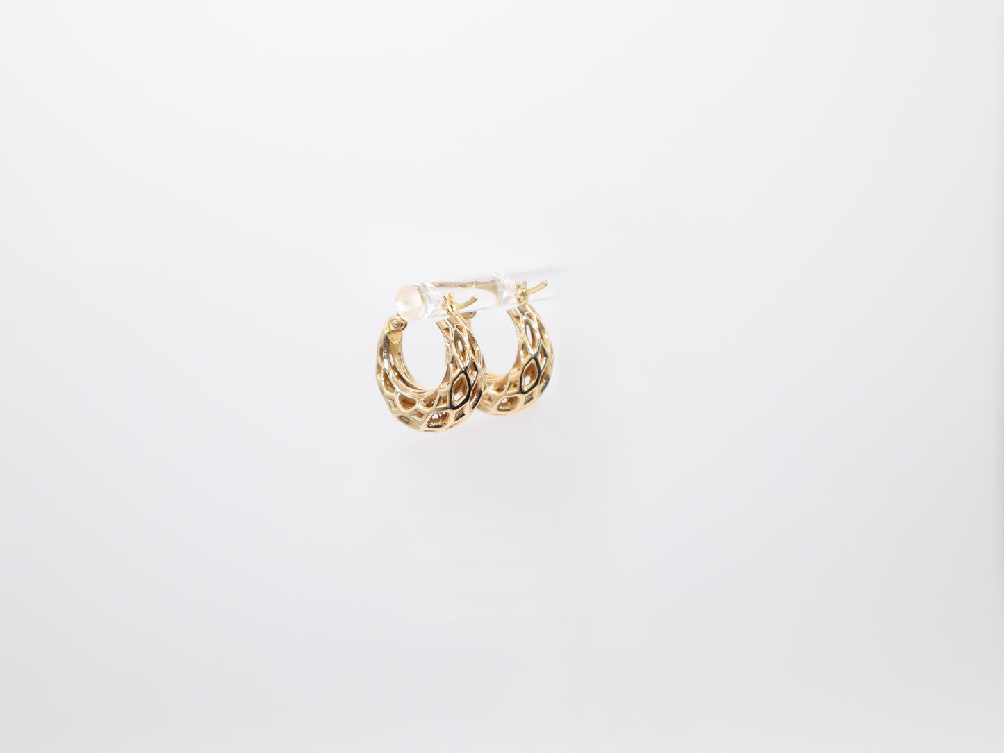 4.4g 0.75in, 7mm Hoop Earrings