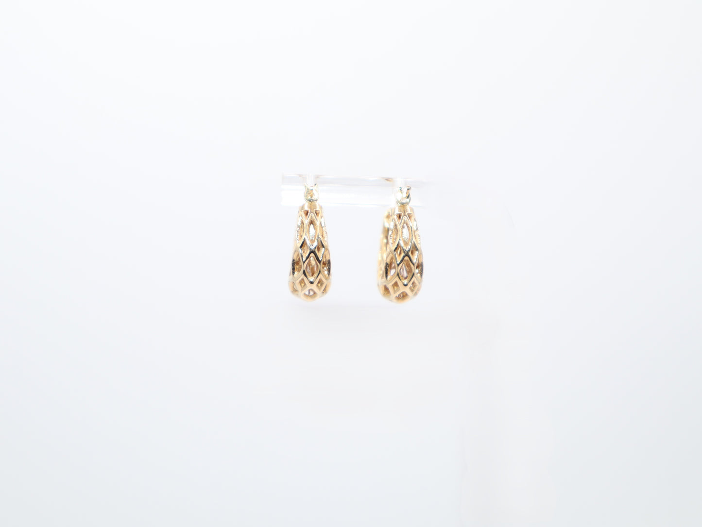 4.4g 0.75in, 7mm Hoop Earrings