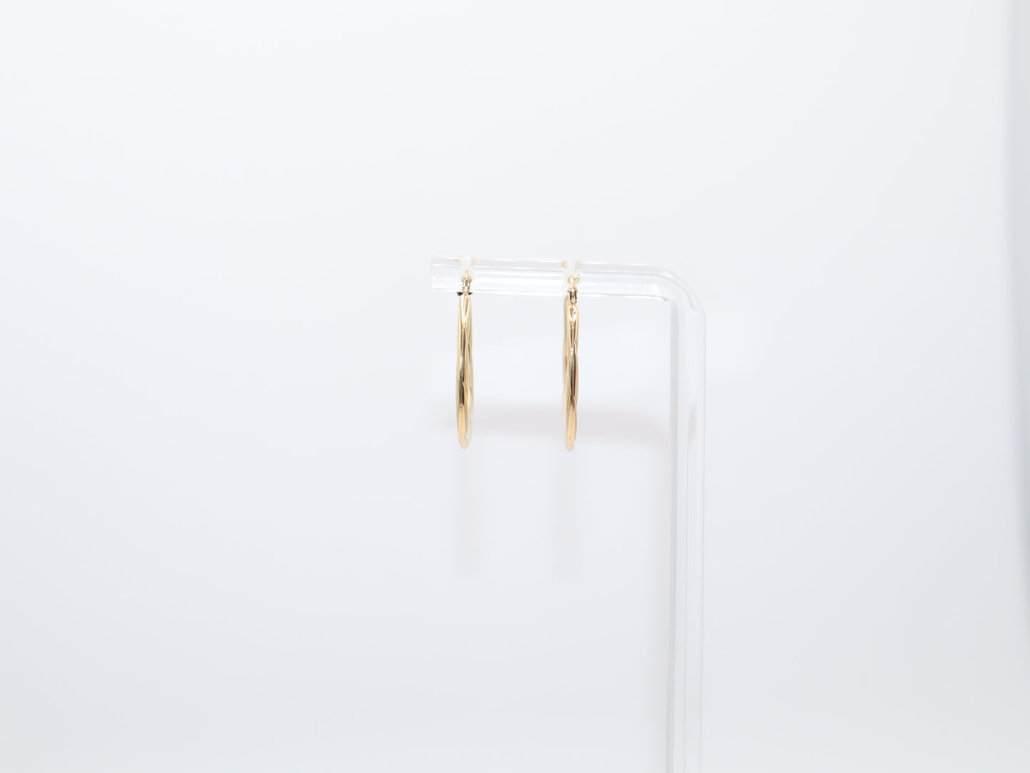 1.1g 1in,  Twisted Contemporary Earrings
