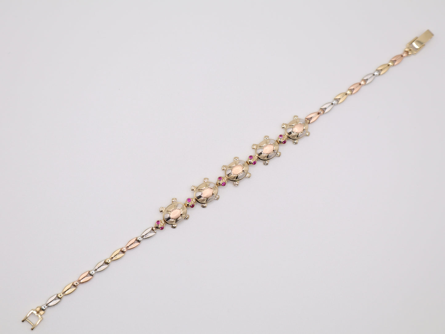 12.3g, 7.75in, 10.1mm Turtle Bracelet