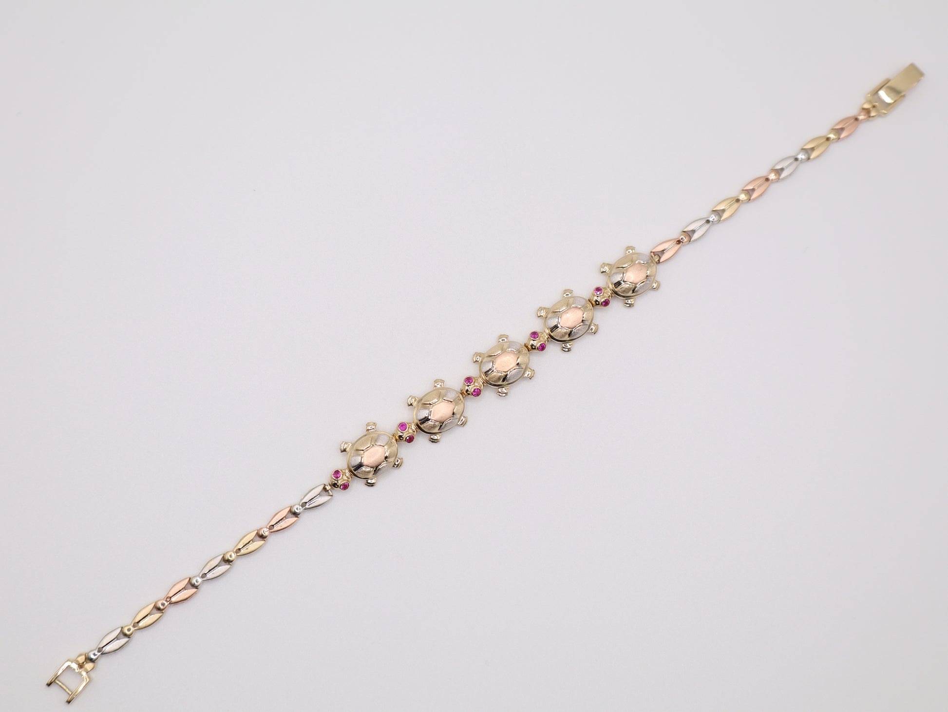12.3g, 7.75in, 10.1mm Turtle Bracelet