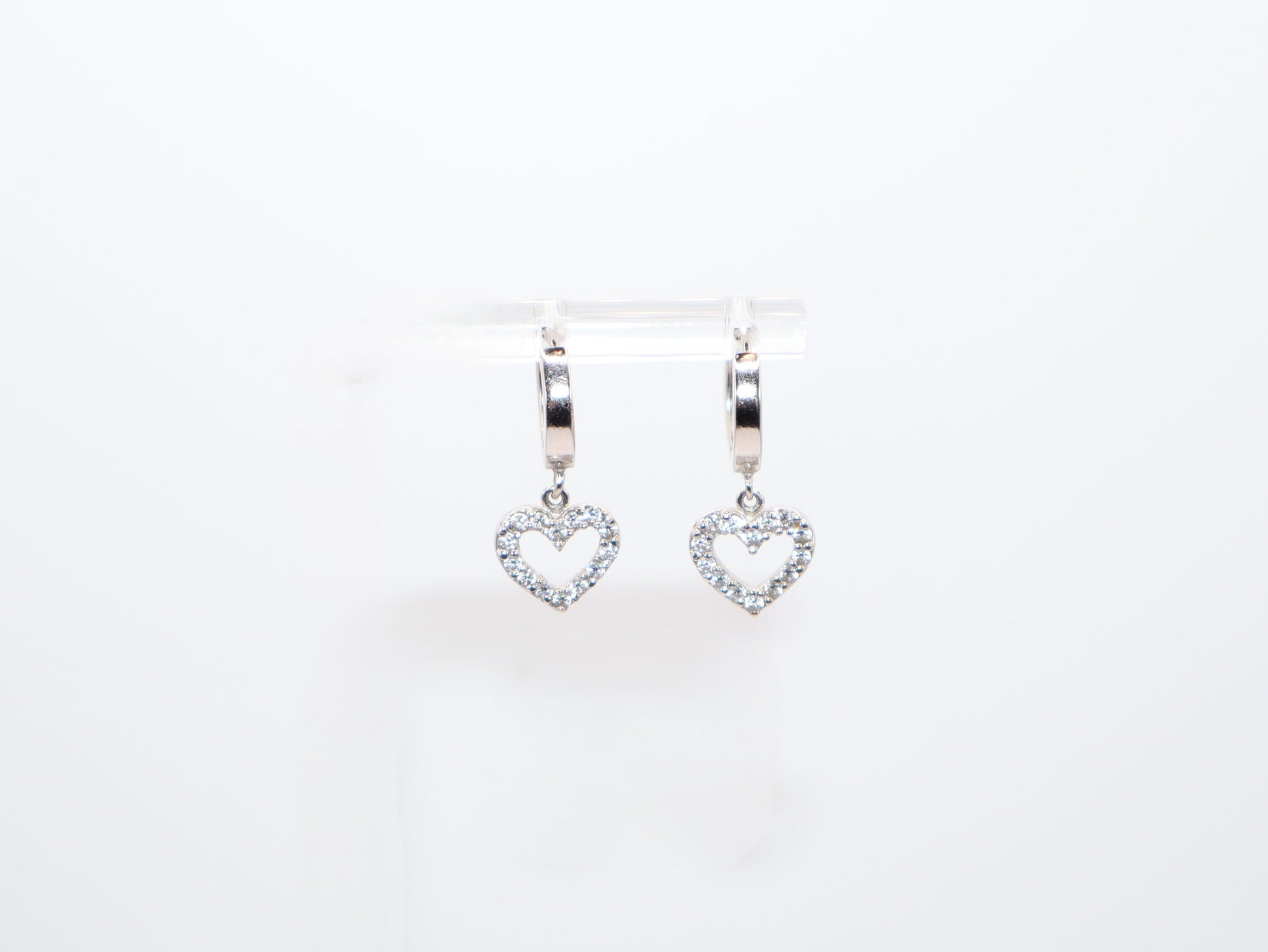 0.875in, White Gold Dangle Heart Earrings