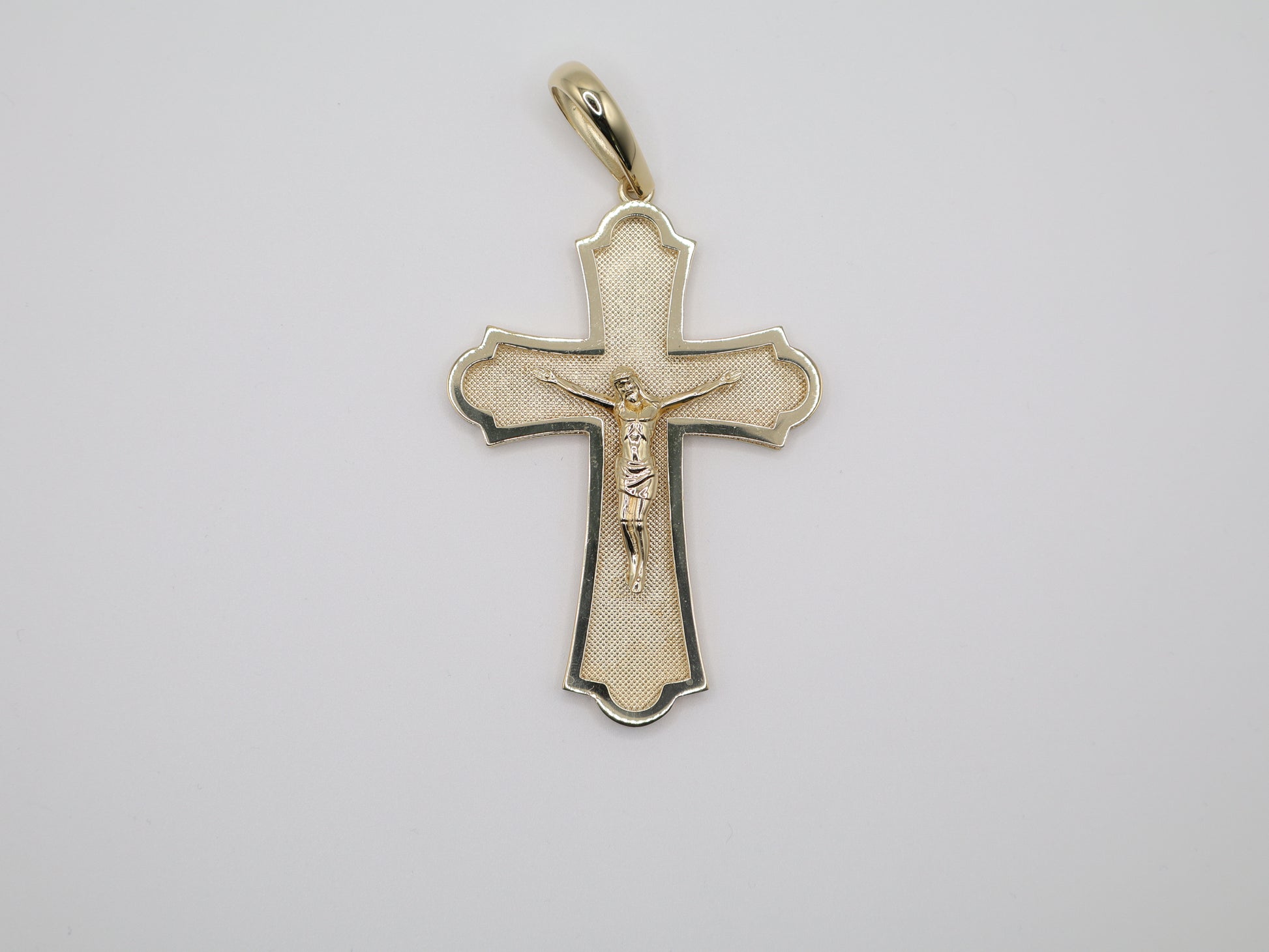 38.1g 4in, 57mm Christ on Cross Pendant