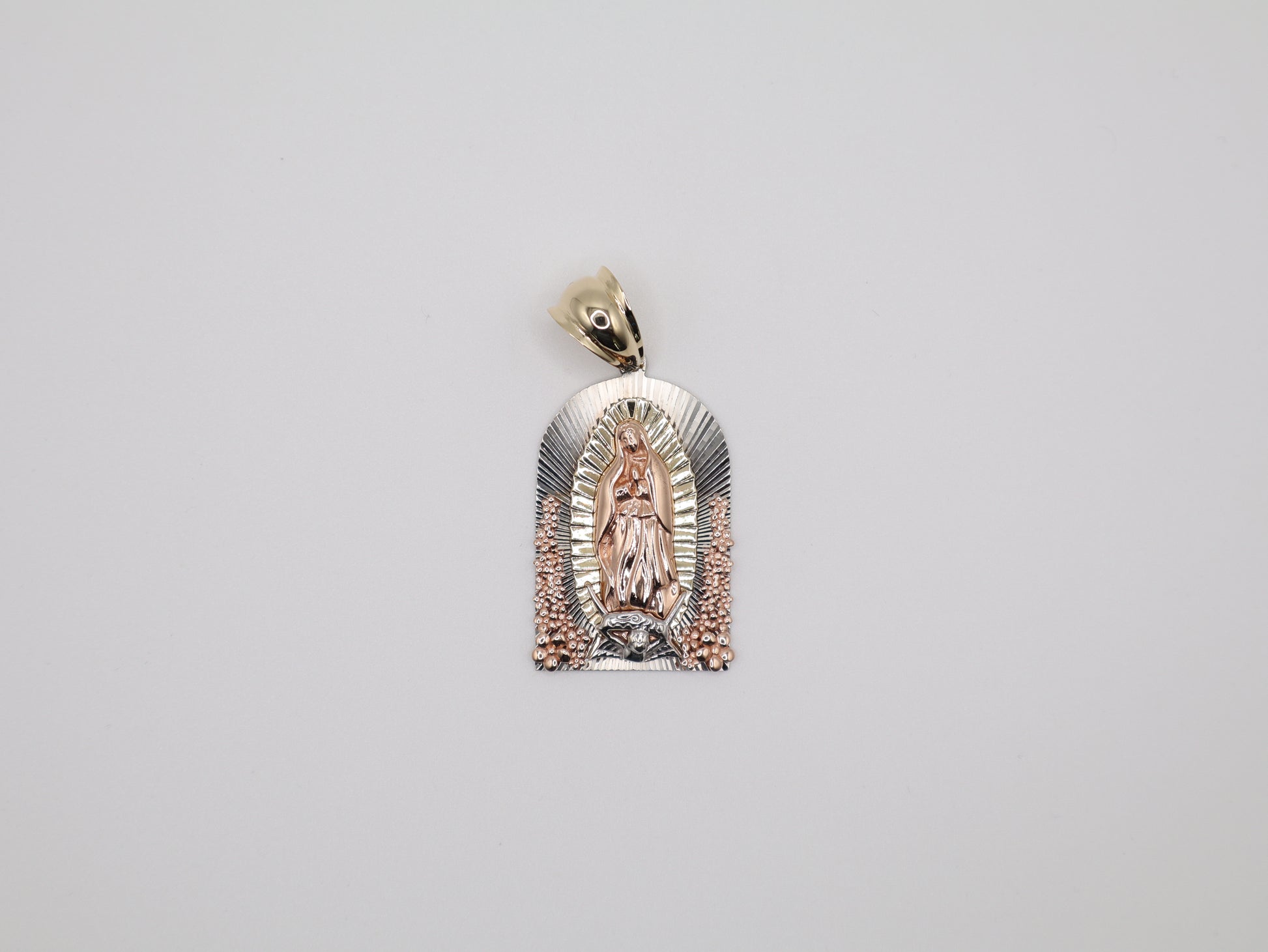 12.2g 2in, 24mm White Gold Virgin Mary Pendant