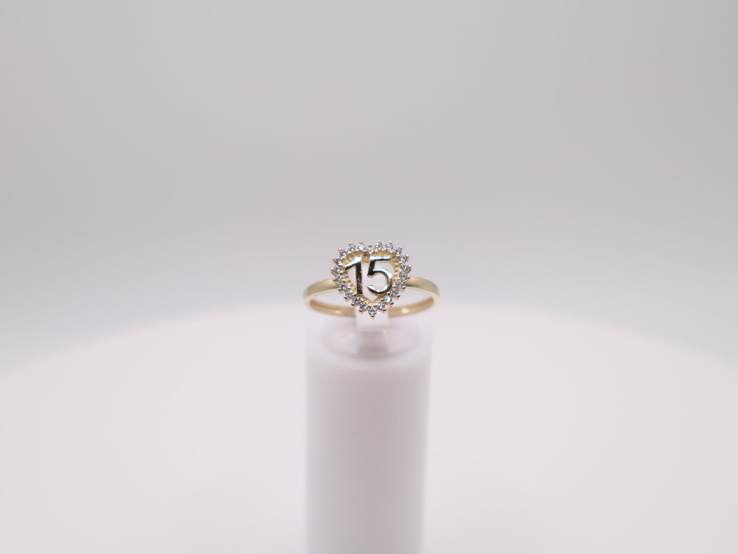 2.1g Size 8.5, 1.88mm Quinceañera Ring W/ White Stones