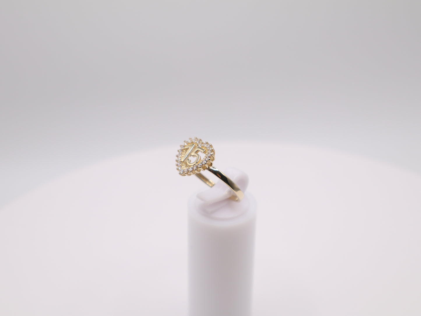 2.1g Size 8.5, 1.88mm Quinceañera Ring W/ White Stones