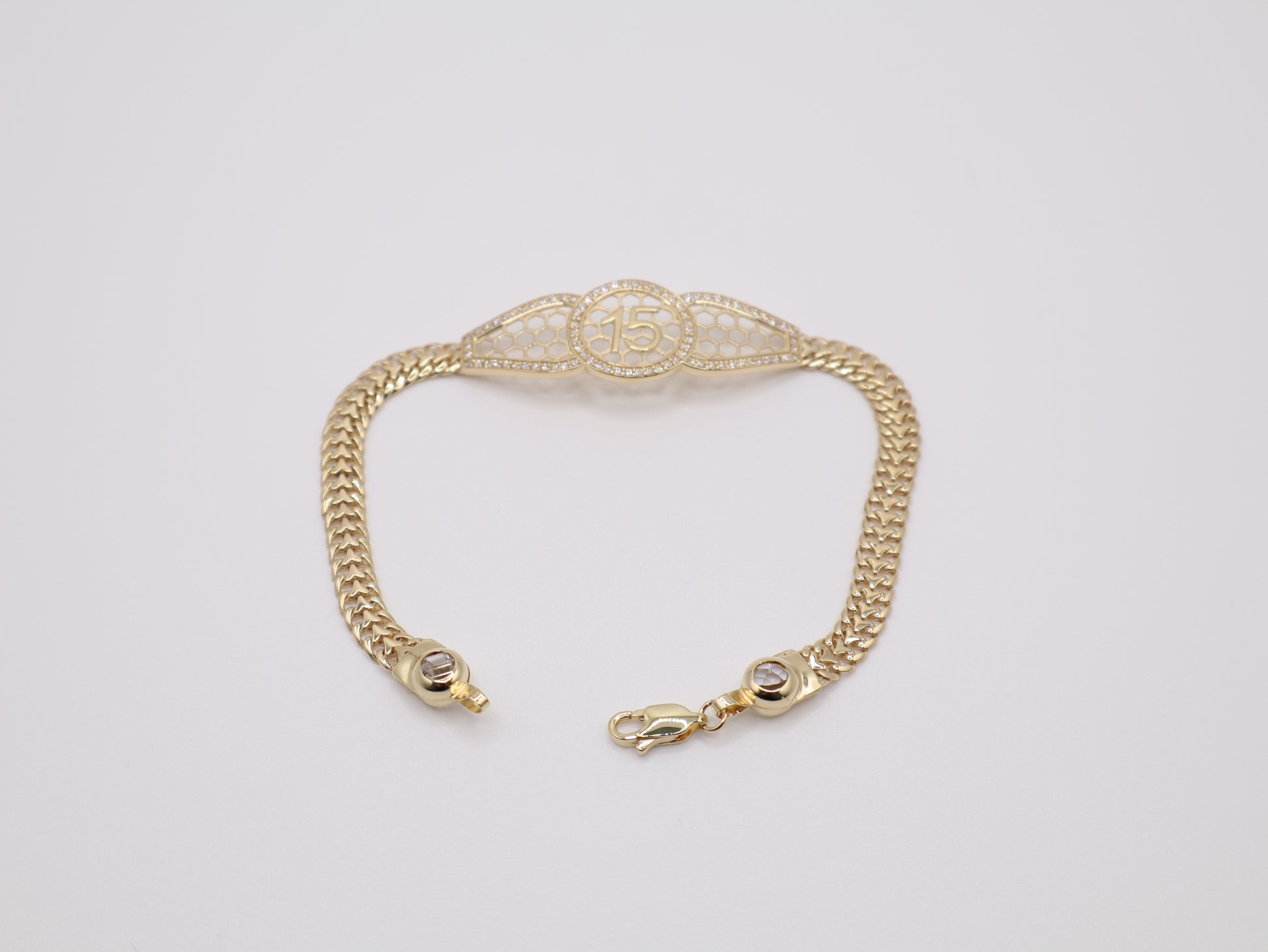6.8g, 7.25in, 14.65mm Quinceañera Bracelet