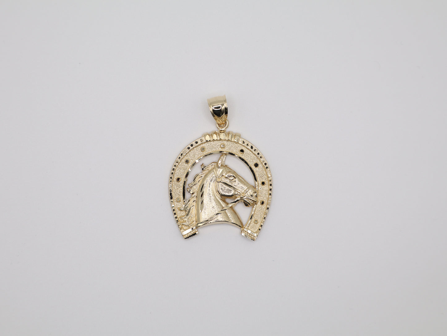 13.3g 2in, 35mm Horseshoe Pendant
