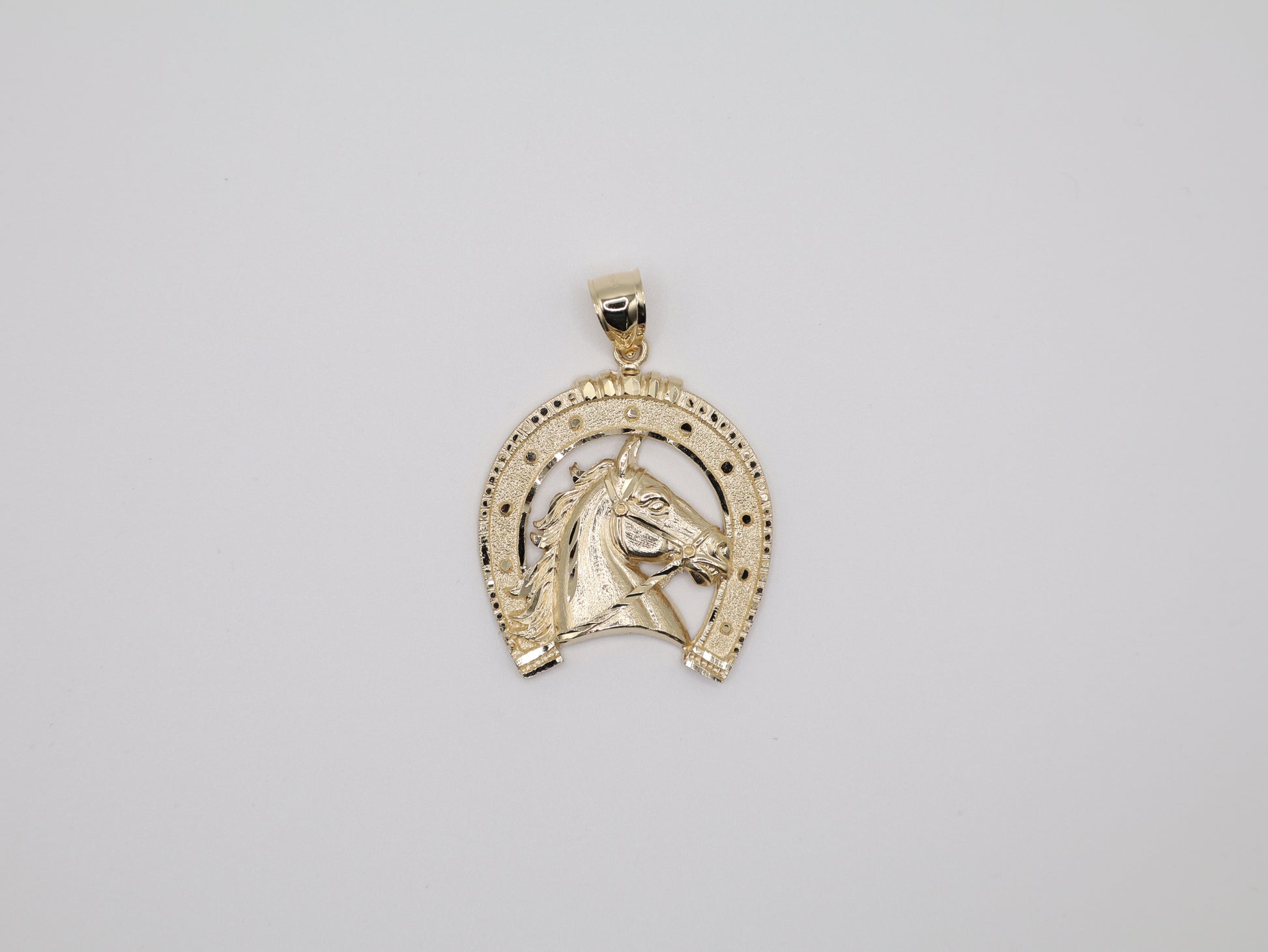 13.3g 2in, 35mm Horseshoe Pendant