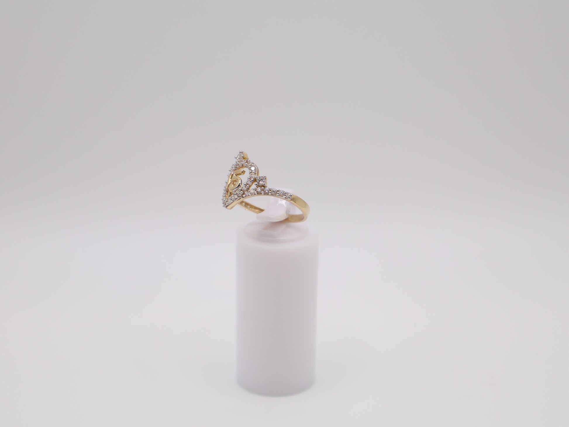 Size 8.5, 2mm, Quinceañera Ring