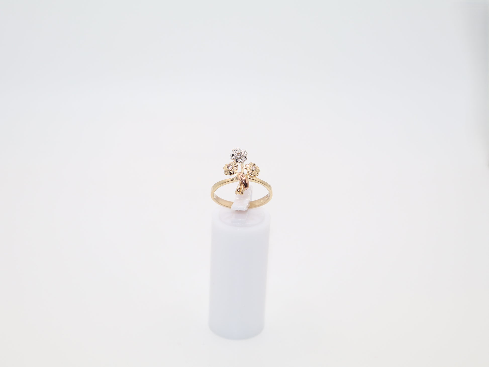 2.9g Size 7.75, 2.46mm Flowers Ring
