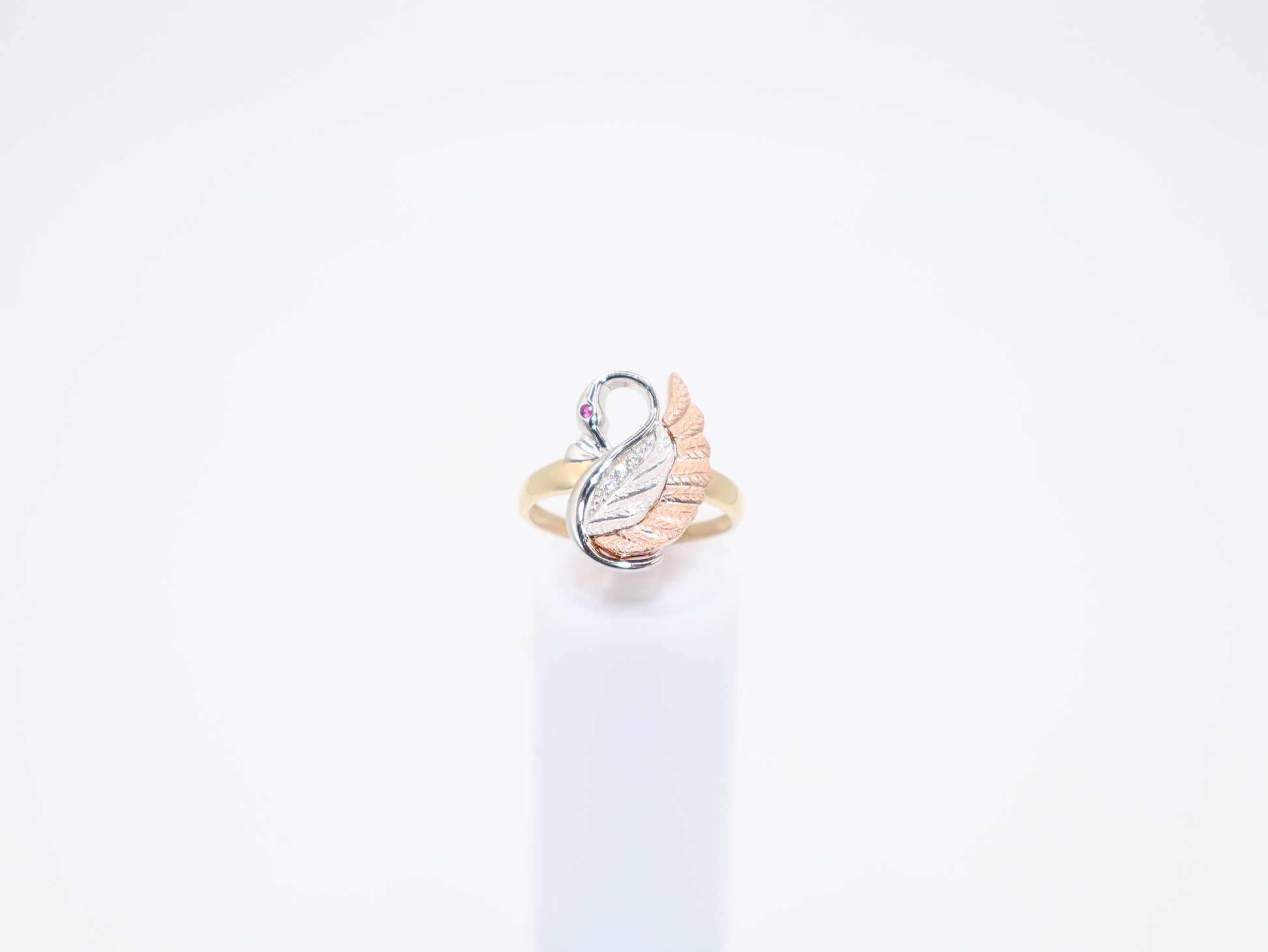 3.4g Size 8, 1.93mm Tri-Color Swan Ring