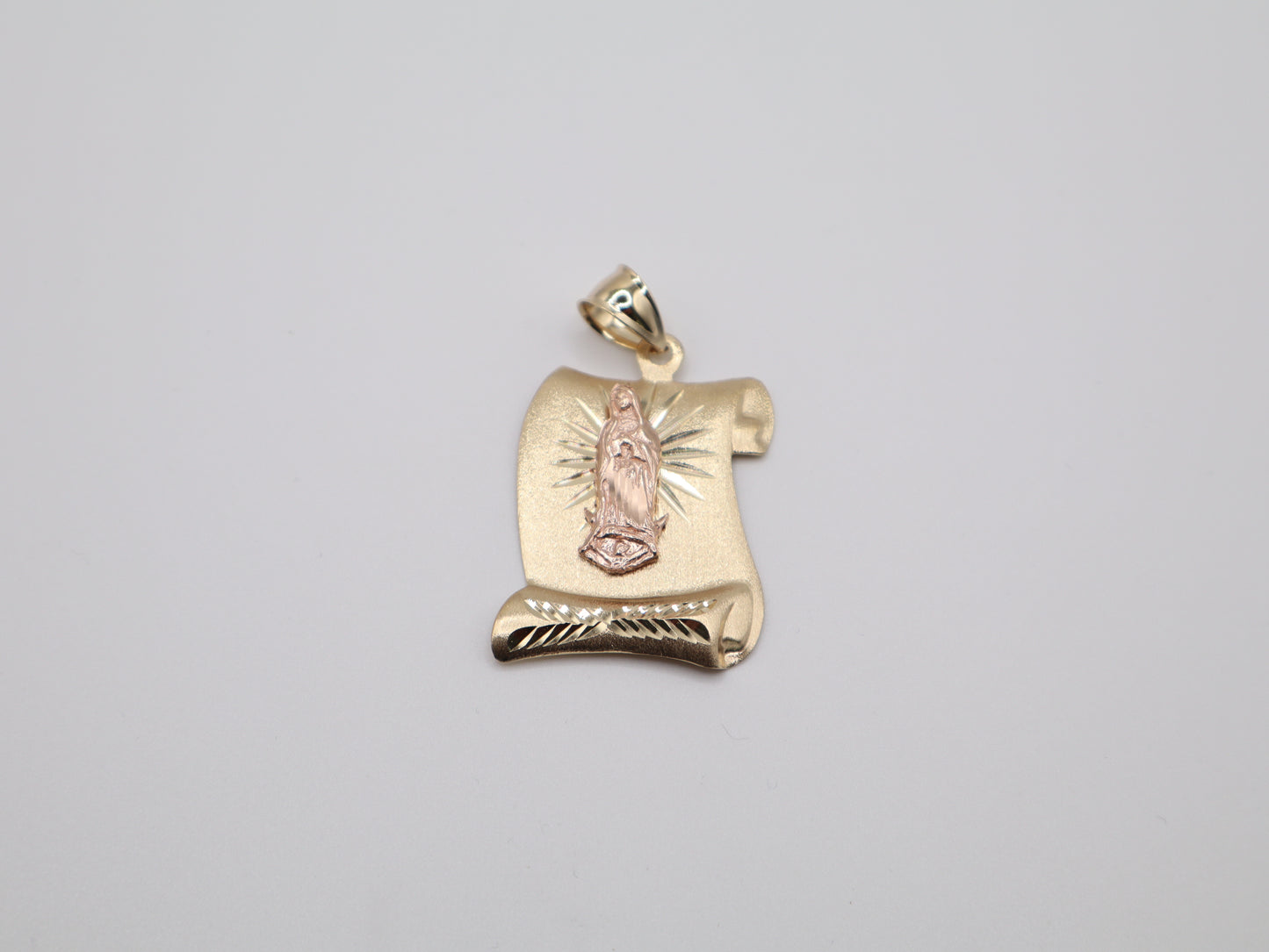 8.4g 1.87in, 28mm Virgin Mary Scroll Pendant