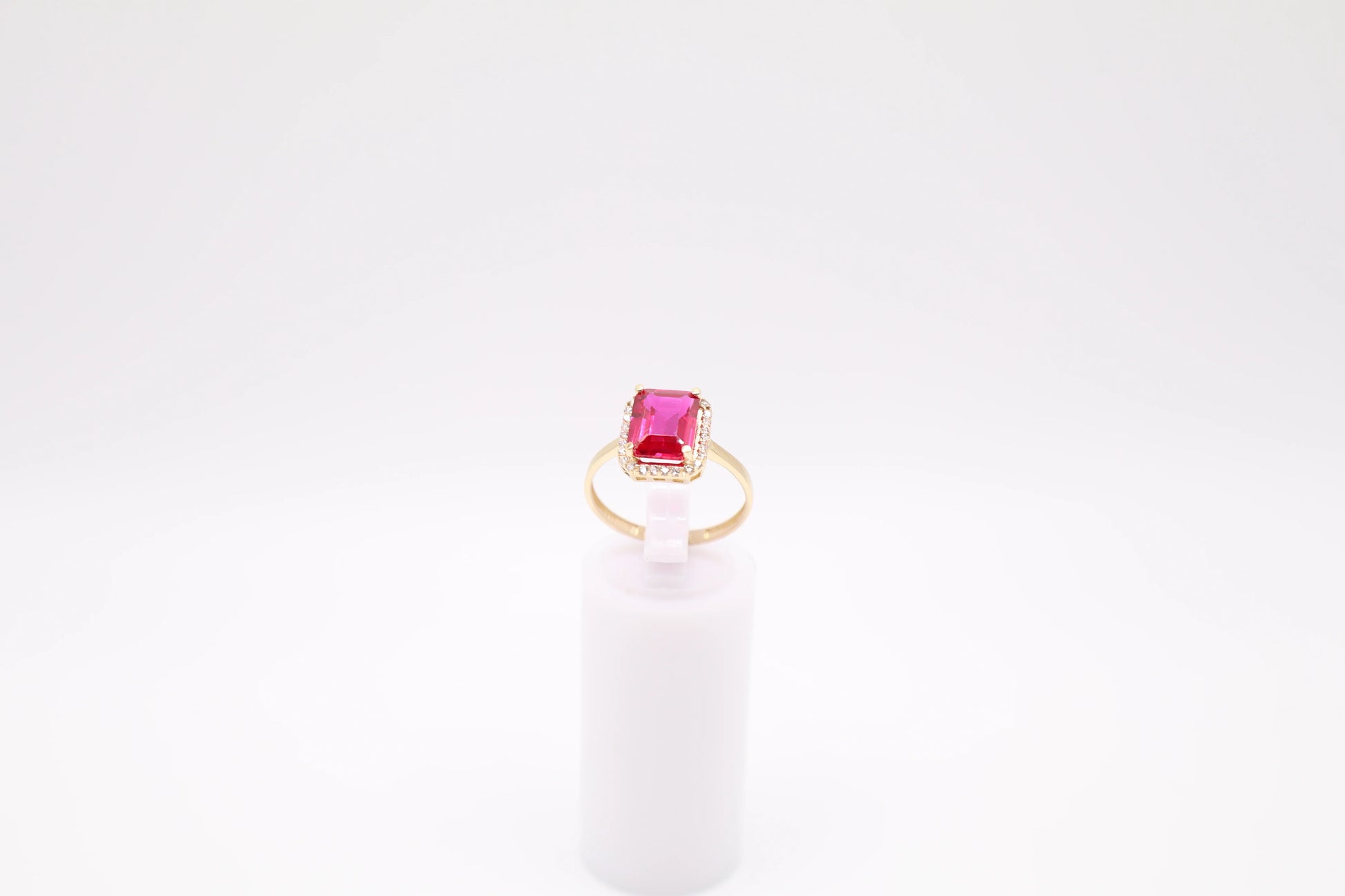 Size 7, 1.9mm Red Stone Ring