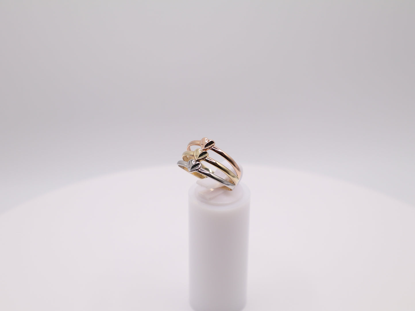 2g Size 7.75, 3.92mm Tri-Color Heart Ring