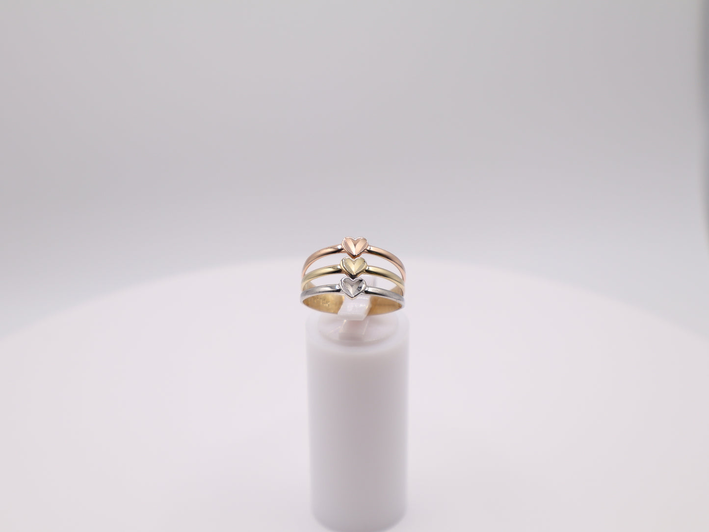 2g Size 7.75, 3.92mm Tri-Color Heart Ring