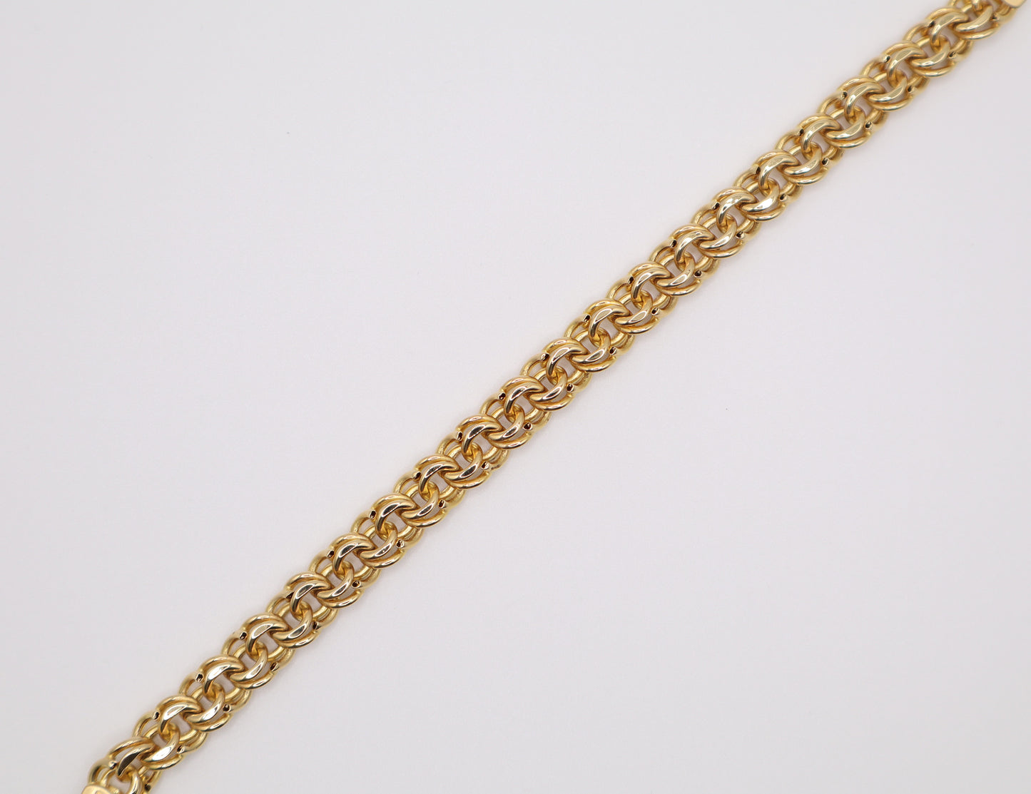 7.5" 8.22mm Unique Bracelet