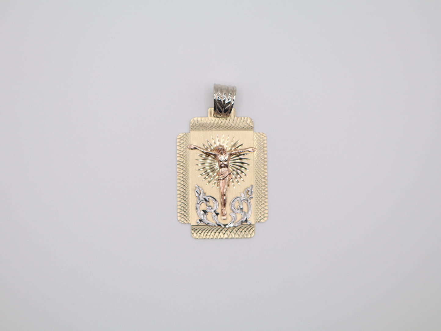 17.5g 2.5in, 38mm Tri-Color Jesus Pendant