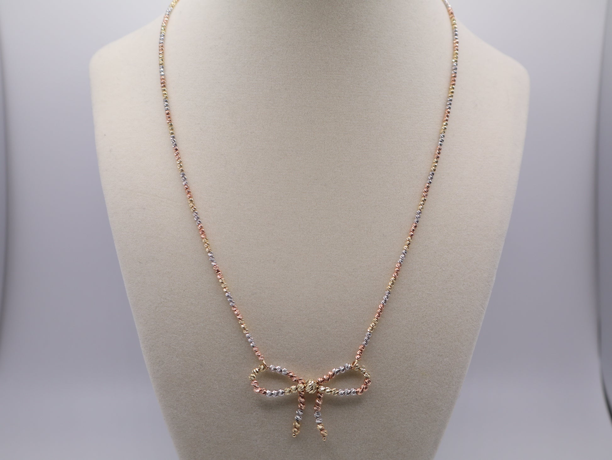 7.1g, 18in, 1.9mm Tri-Color Bow Necklace