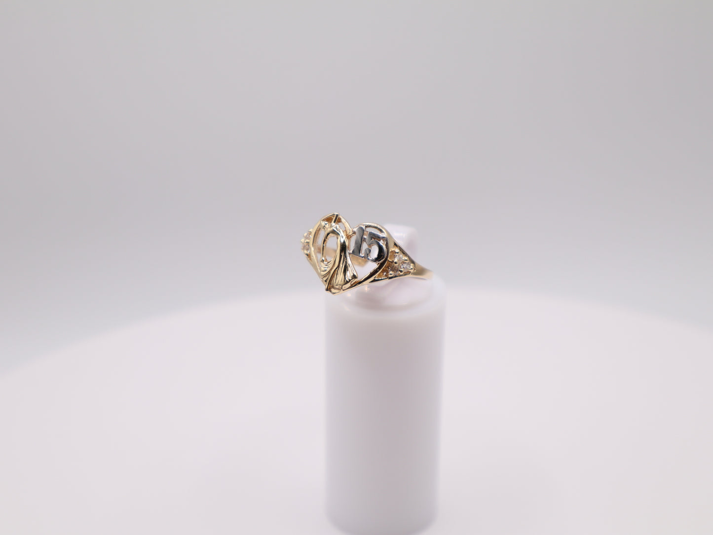 2.5g Size 8.75, 1.8mm Two-tone Quinceañera Ring